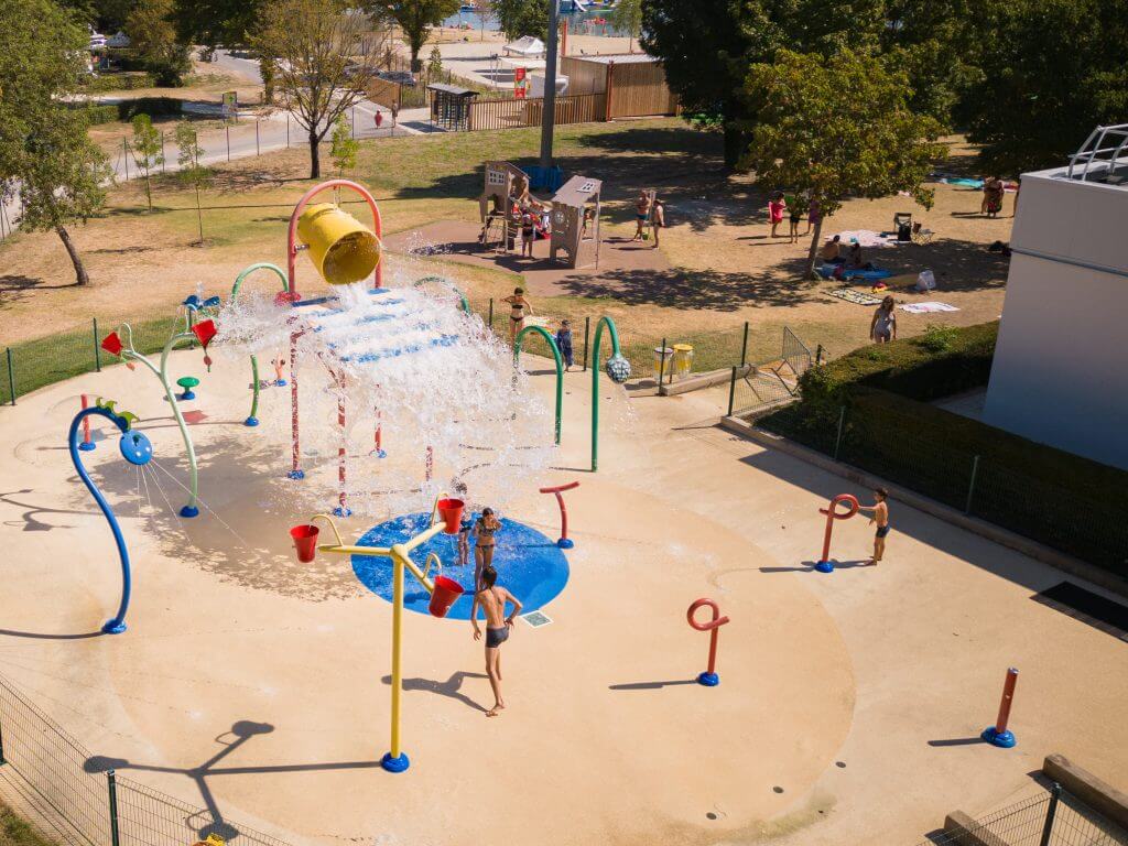 Jeux d'eau centre aquatique La Plaine Tonique