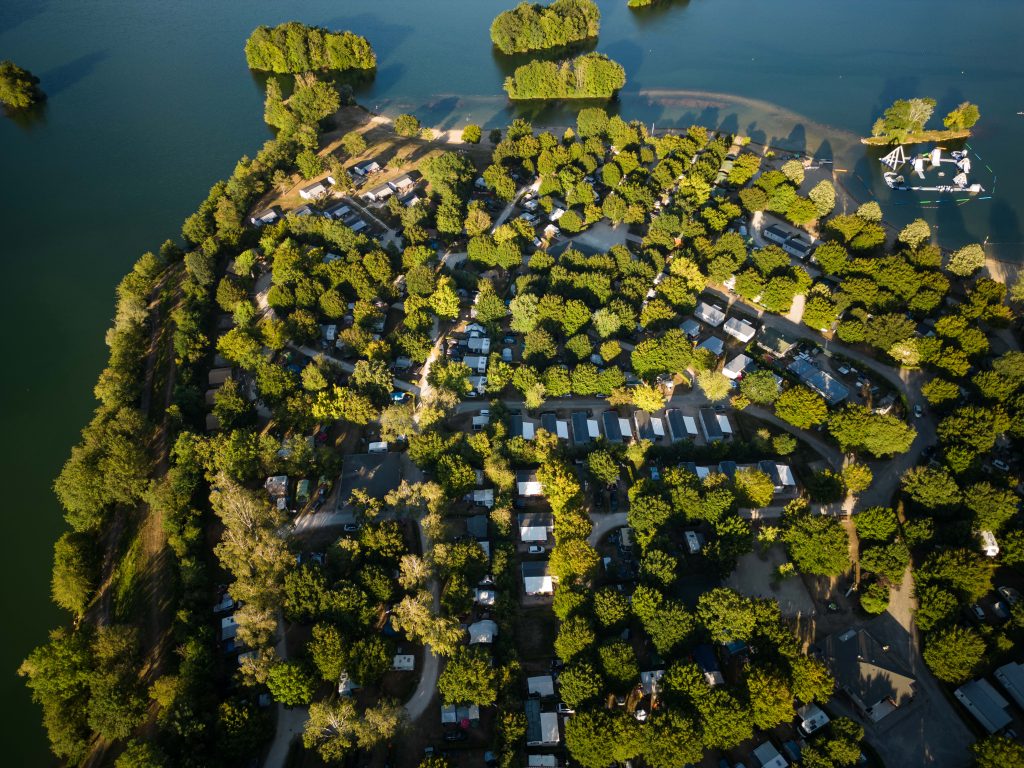 vue aérienne camping lac