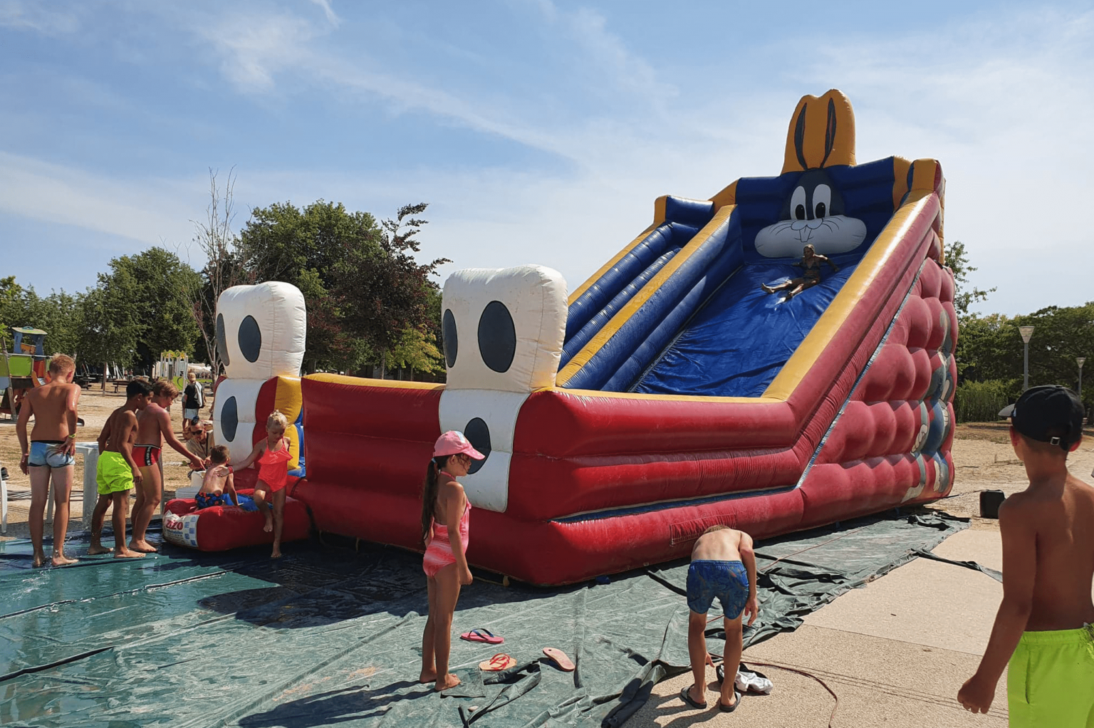 Inflatable structure for children
